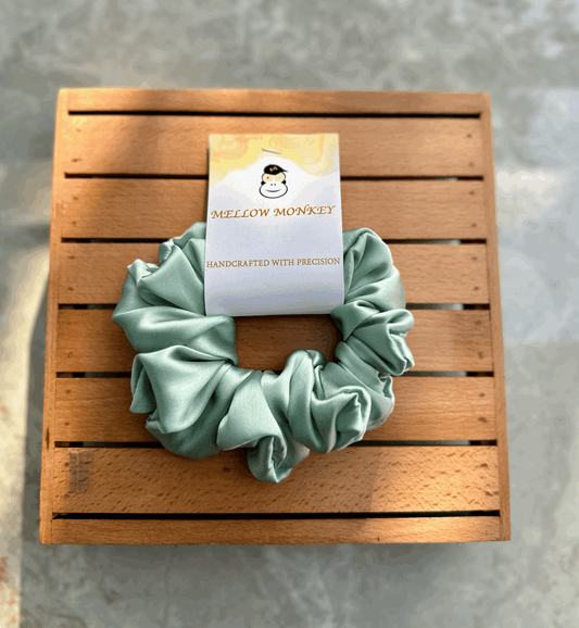 DIANTHUS SATIN SCRUNCHIE