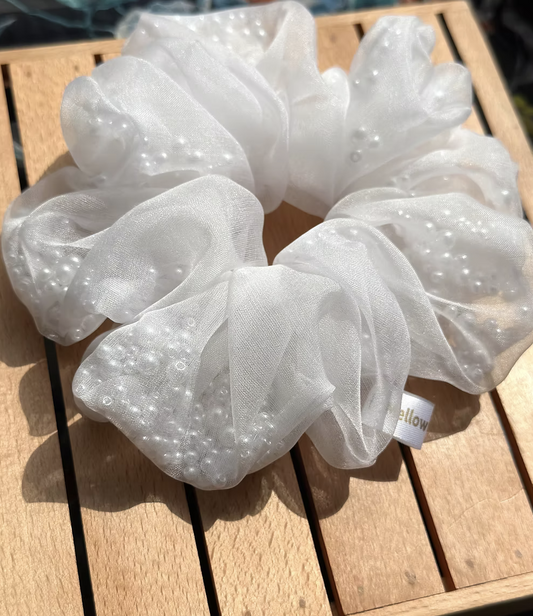 WHITE PEARL ORGANZA SCRUNCHIE