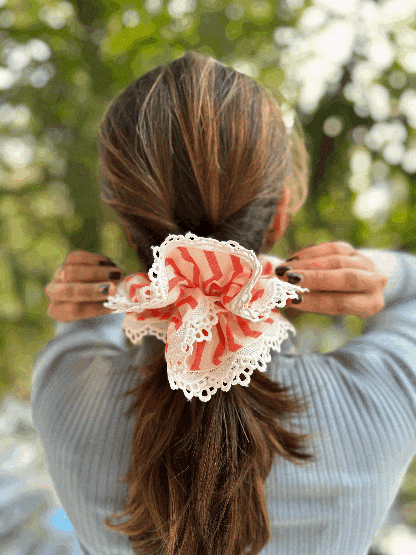 DAHLIA GIANT SCRUNCHIE