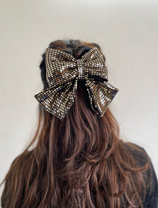 GOLDEN BEAUTY PIGTAIL BOW