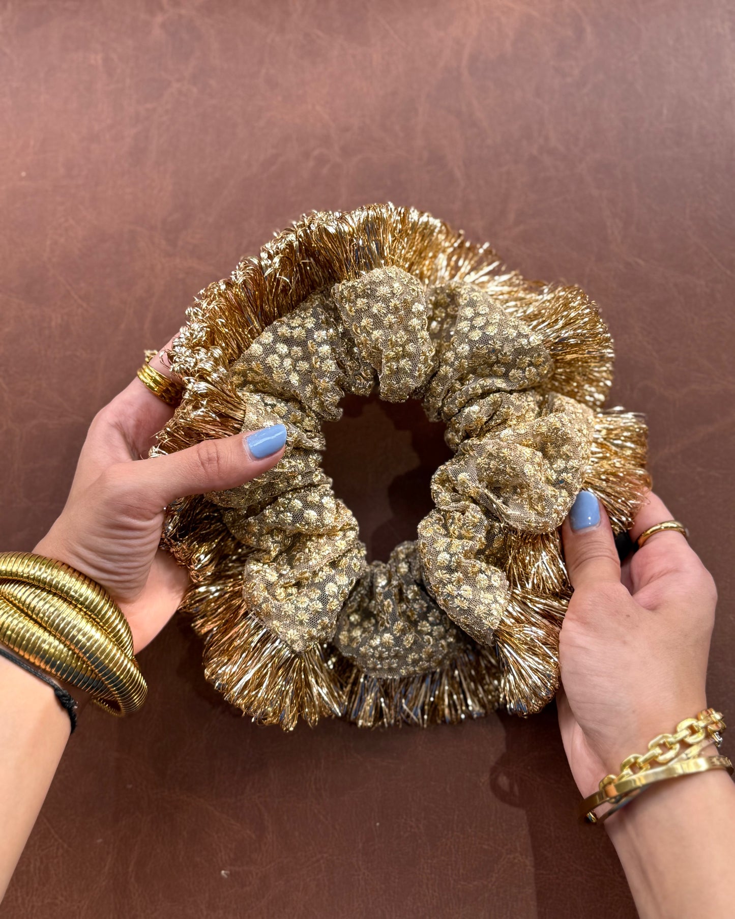 SUNEHRI SHRINGAR GIANT SCRUNCHIE