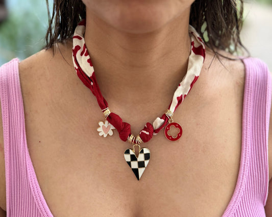 BLACK HEART CHARM NECKLACE