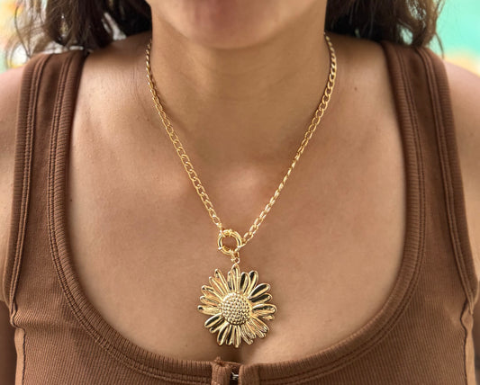 FLOWER CHARM NECKLACE