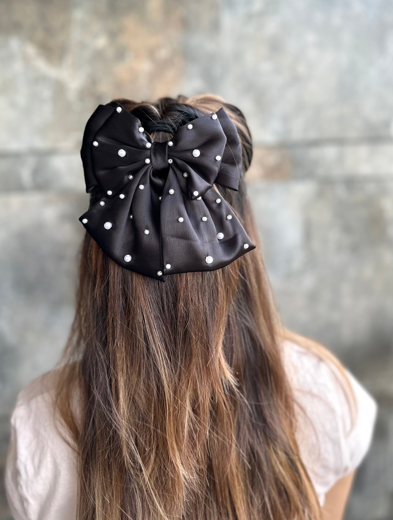 BLACK PEARL PIGTAIL BOW