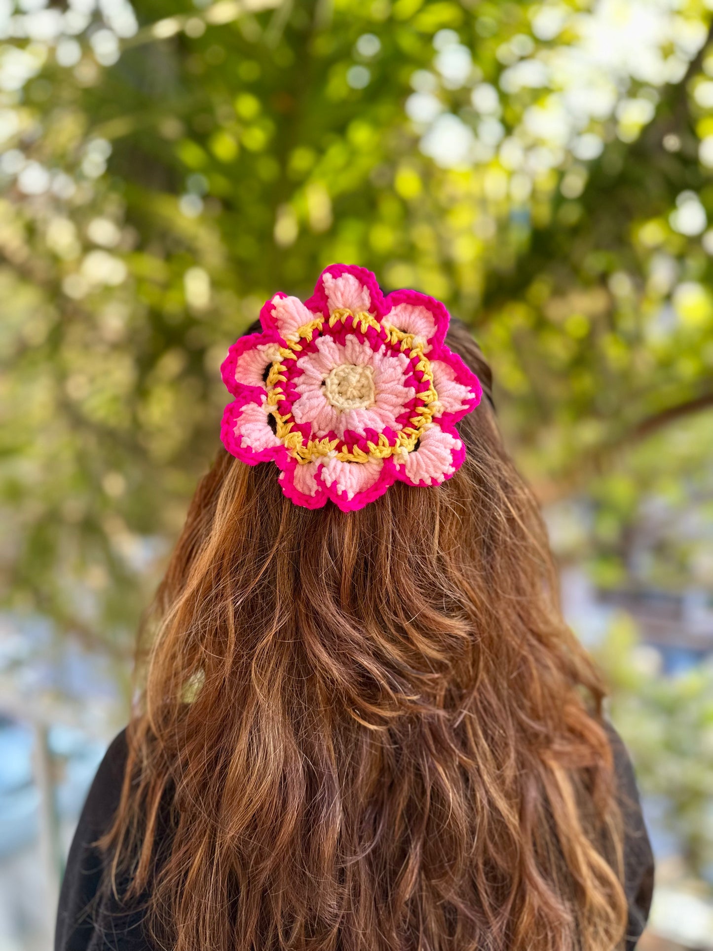 CARNATION CROCHET BOW
