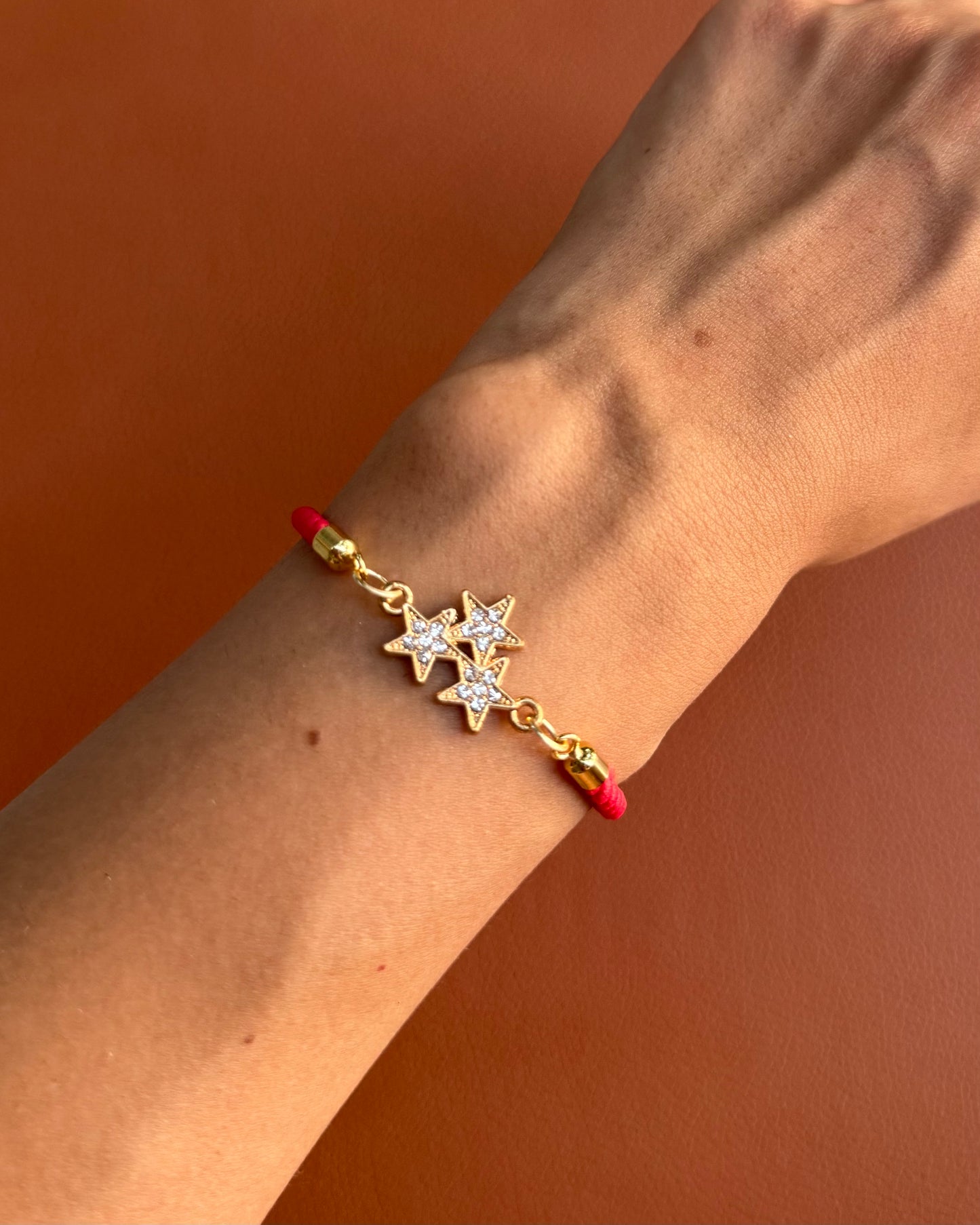 RED STAR CHARM BRACELET