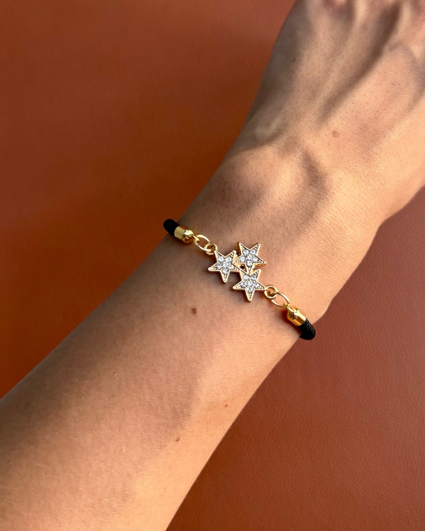 BLACK STAR CHARM BRACELET