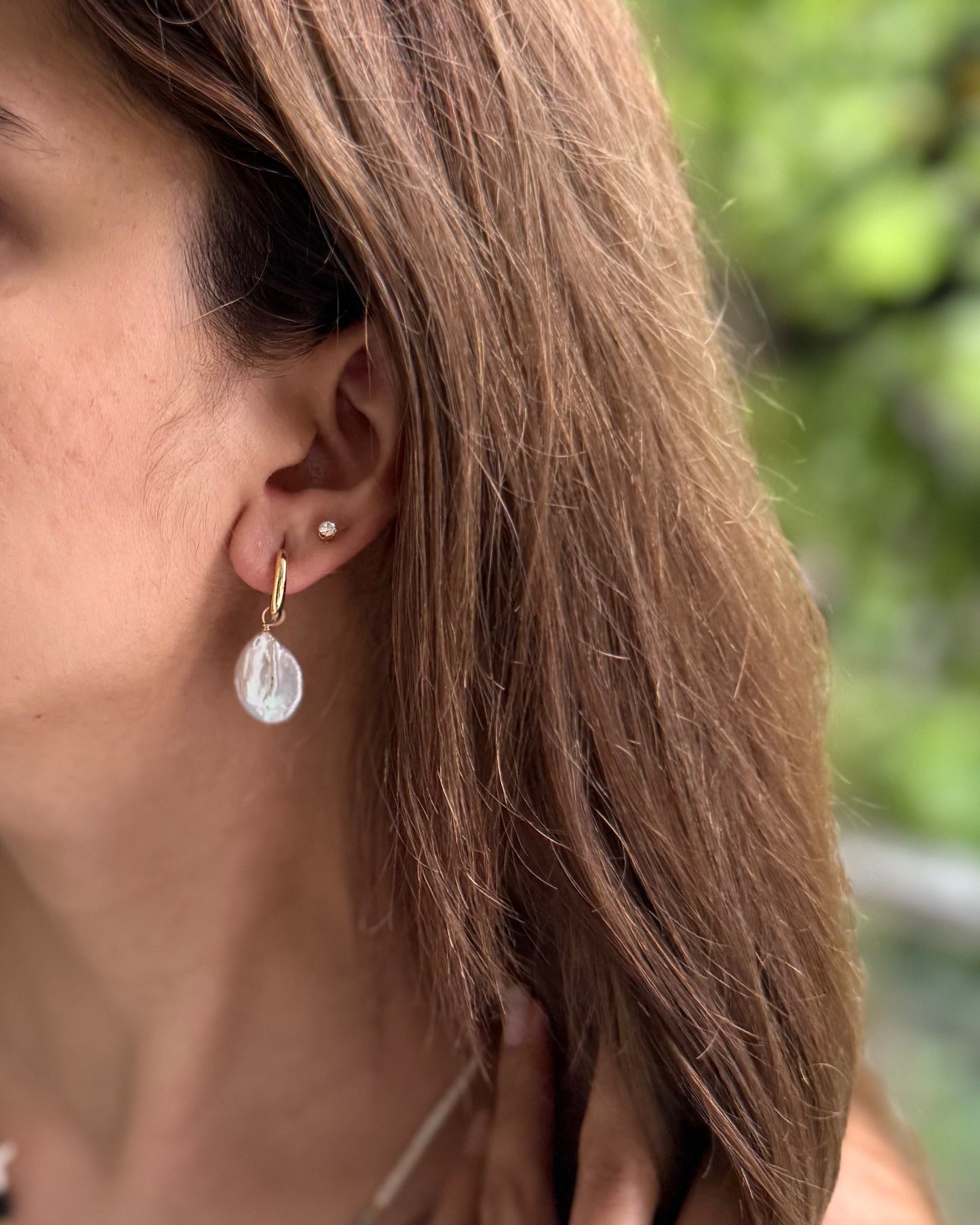 LOOP WHITE STONE EARRINGS