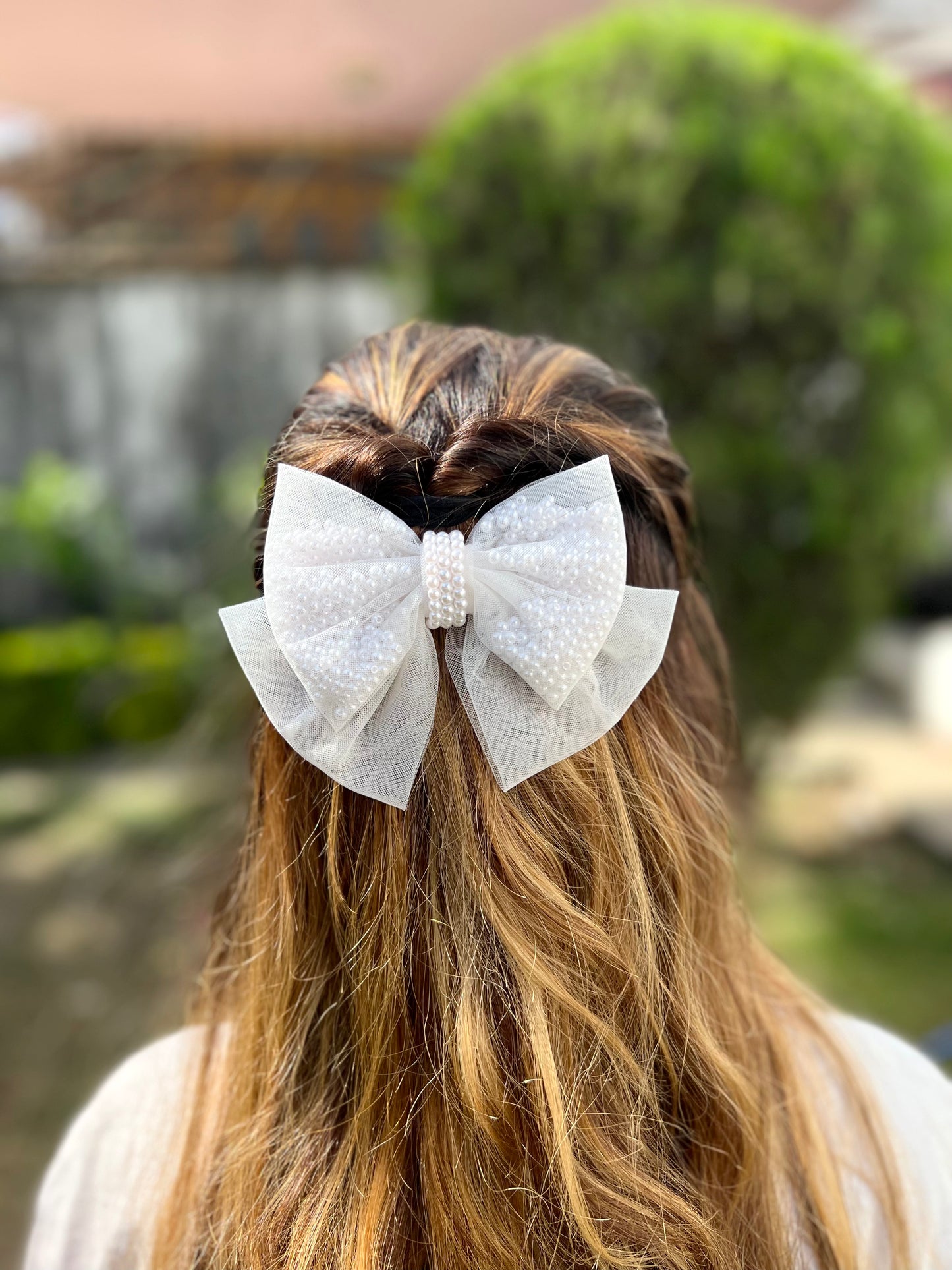 WHITE PEARL PIGTAIL BOW