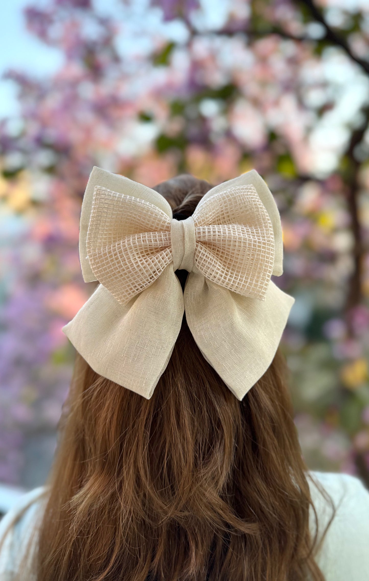 HELLEBORE PIGTAIL BOW