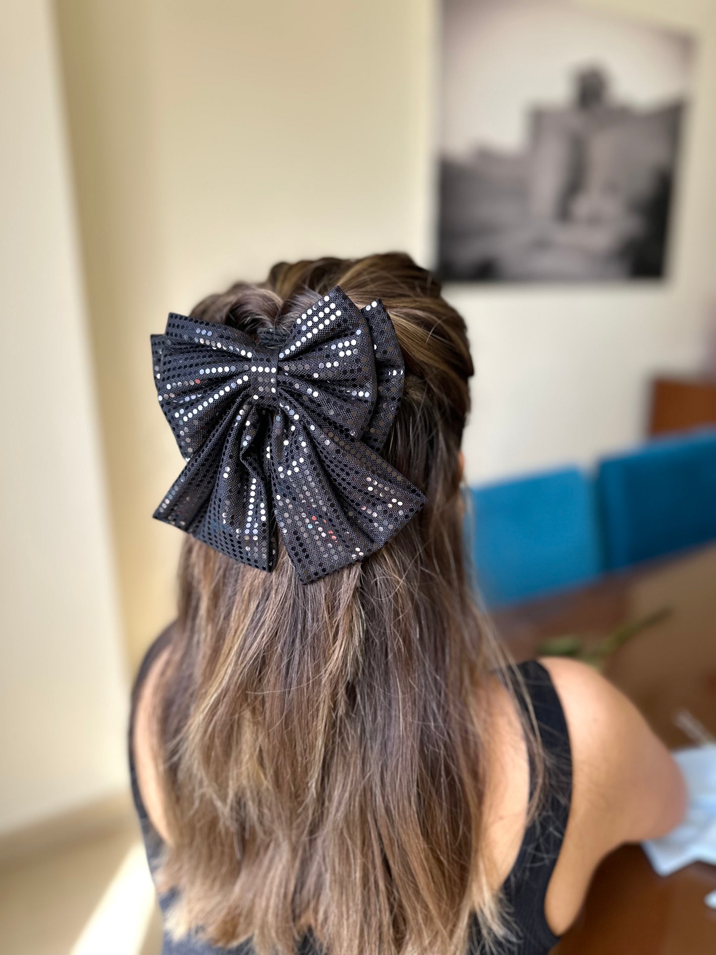 BLACK SHINE PIGTAIL BOW