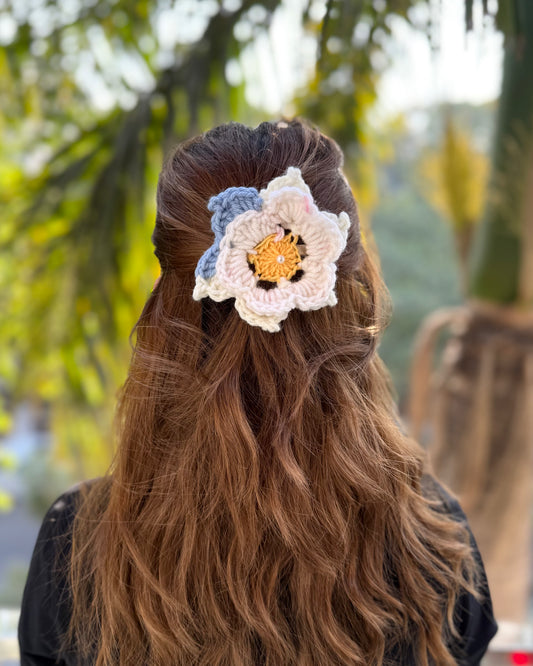 DAHLIA CROCHET BOW