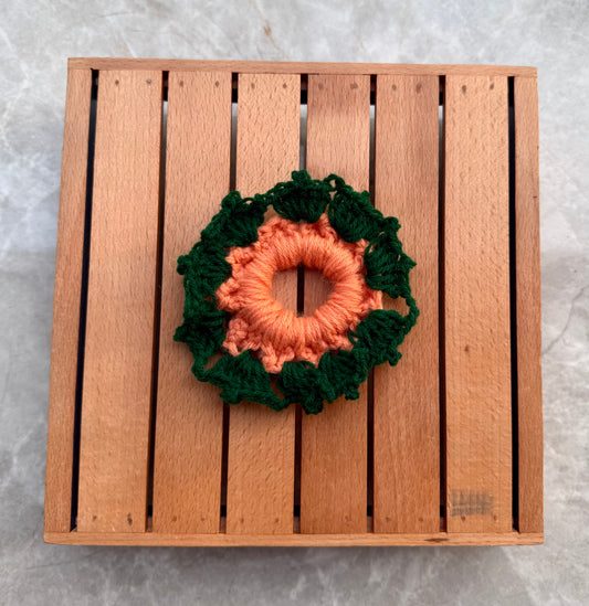 ZINNIA CROCHET SCRUNCHIE