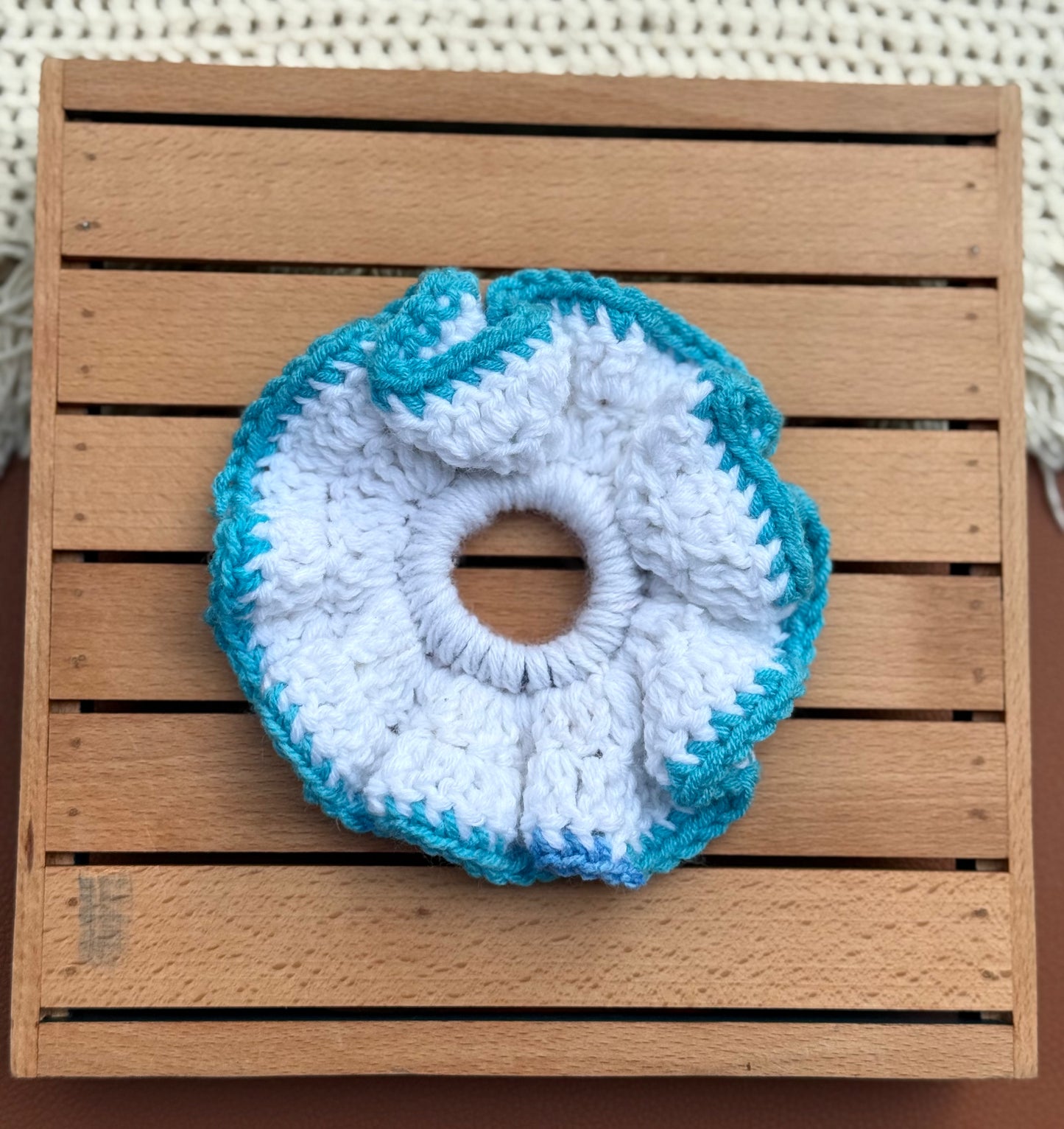 ALLIUM CROCHET SCRUNCHIE