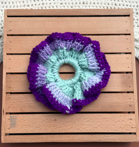 BELLFLOWER CROCHET SCRUNCHIE