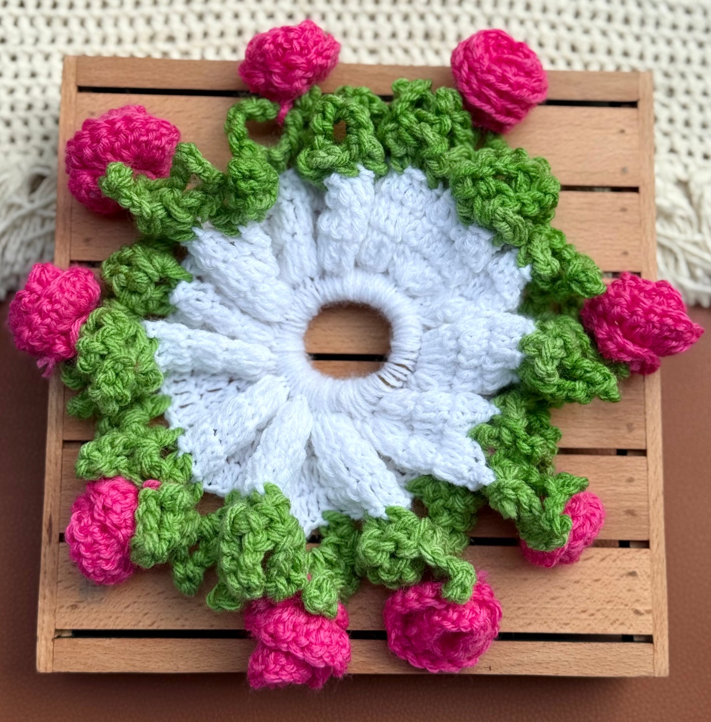 ROSE CROCHET SCRUNCHIE