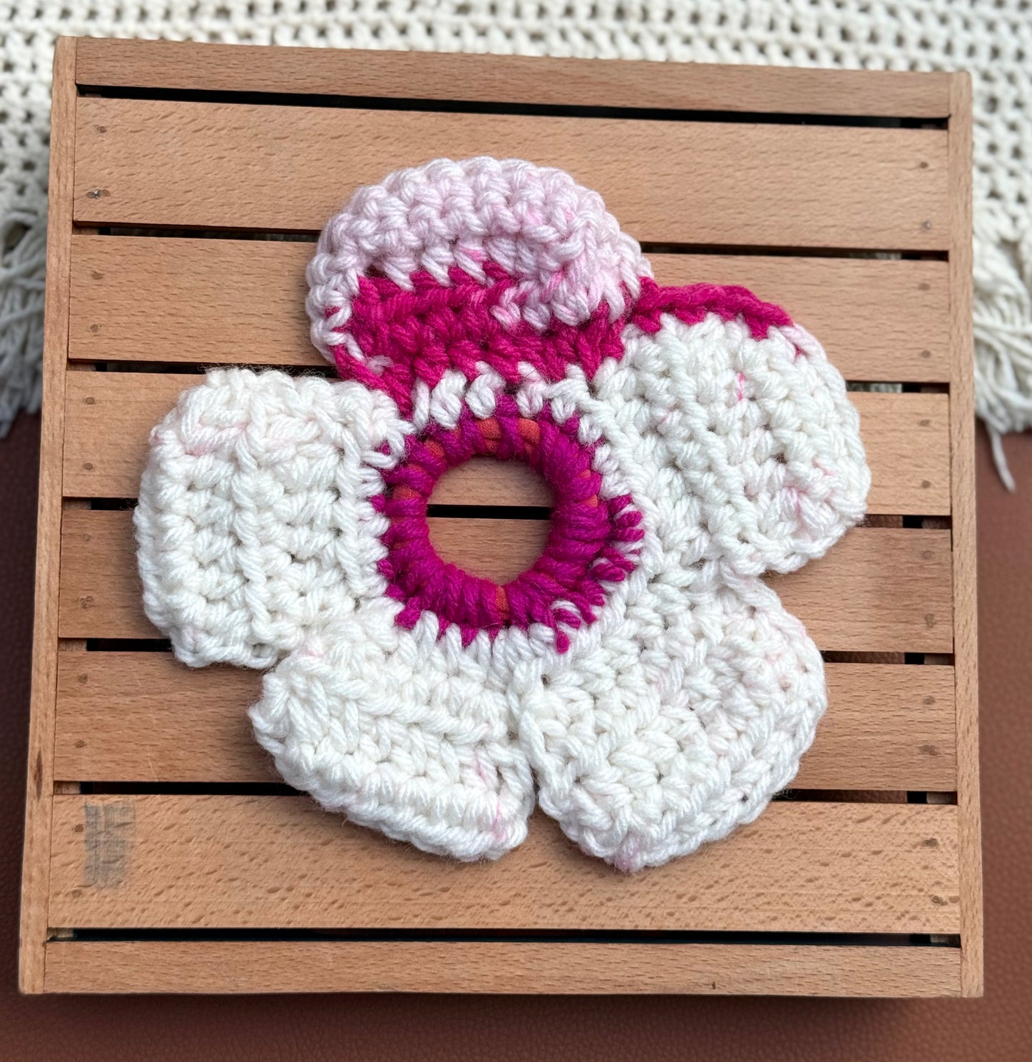 LILY CROCHET SCRUNCHIE