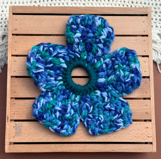 IRIS CROCHET SCRUNCHIE