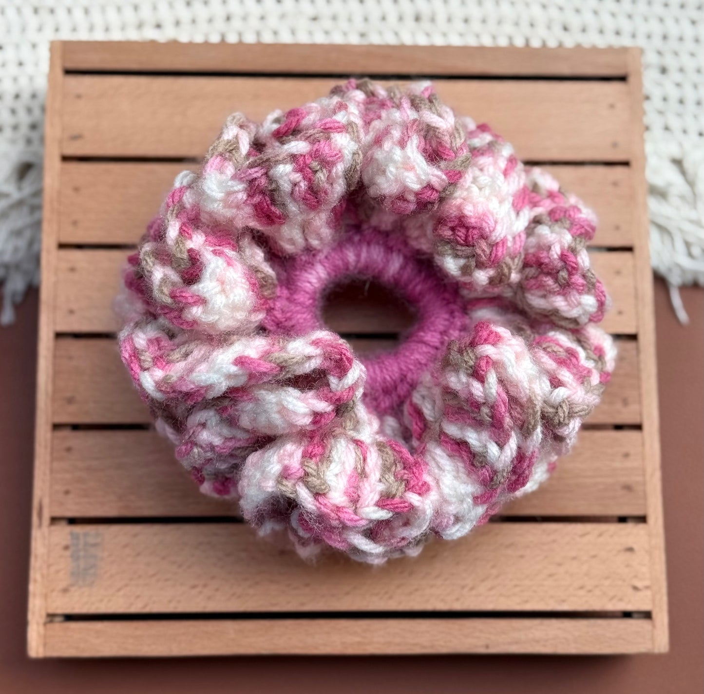 CAMELLIA CROCHET SCRUNCHIE
