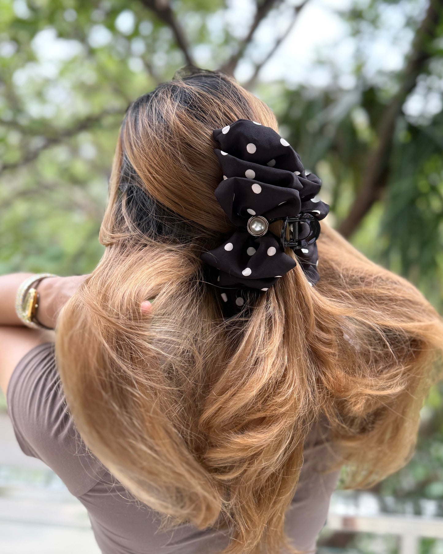 BLACK DOTTED HAIR CLAW