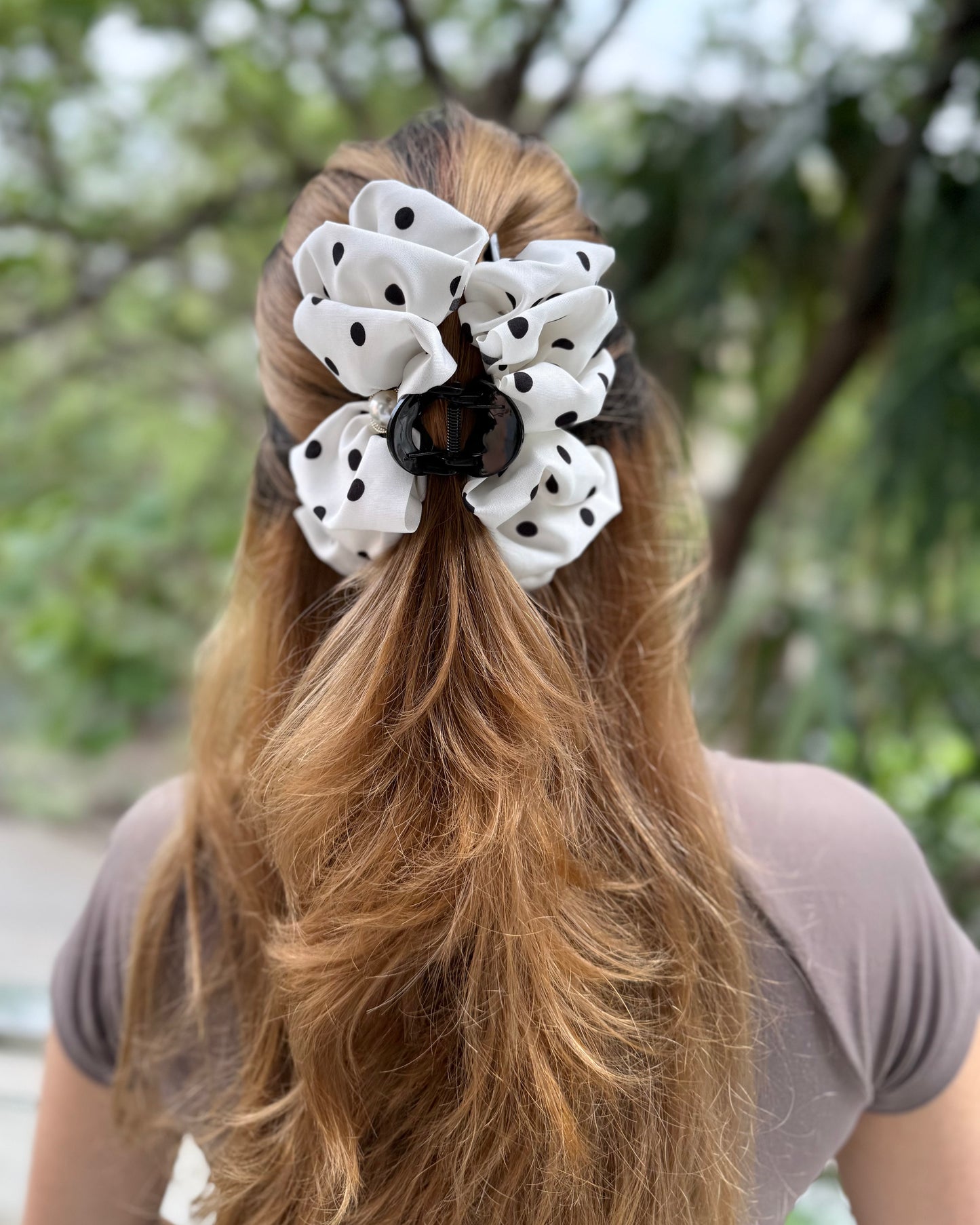 WHITE DOTTED HAIR CLAW