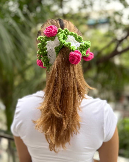 ROSE CROCHET SCRUNCHIE