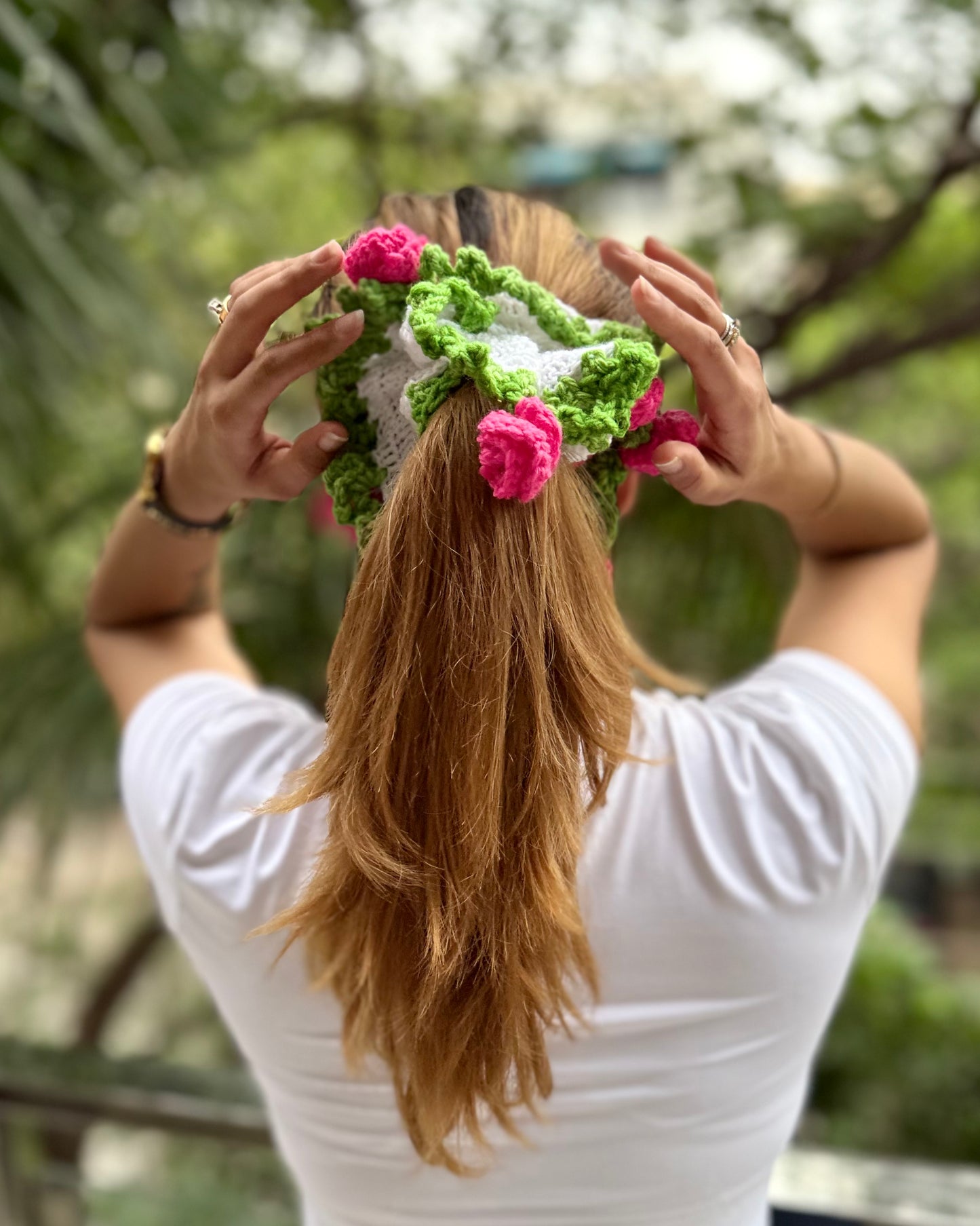 ROSE CROCHET SCRUNCHIE