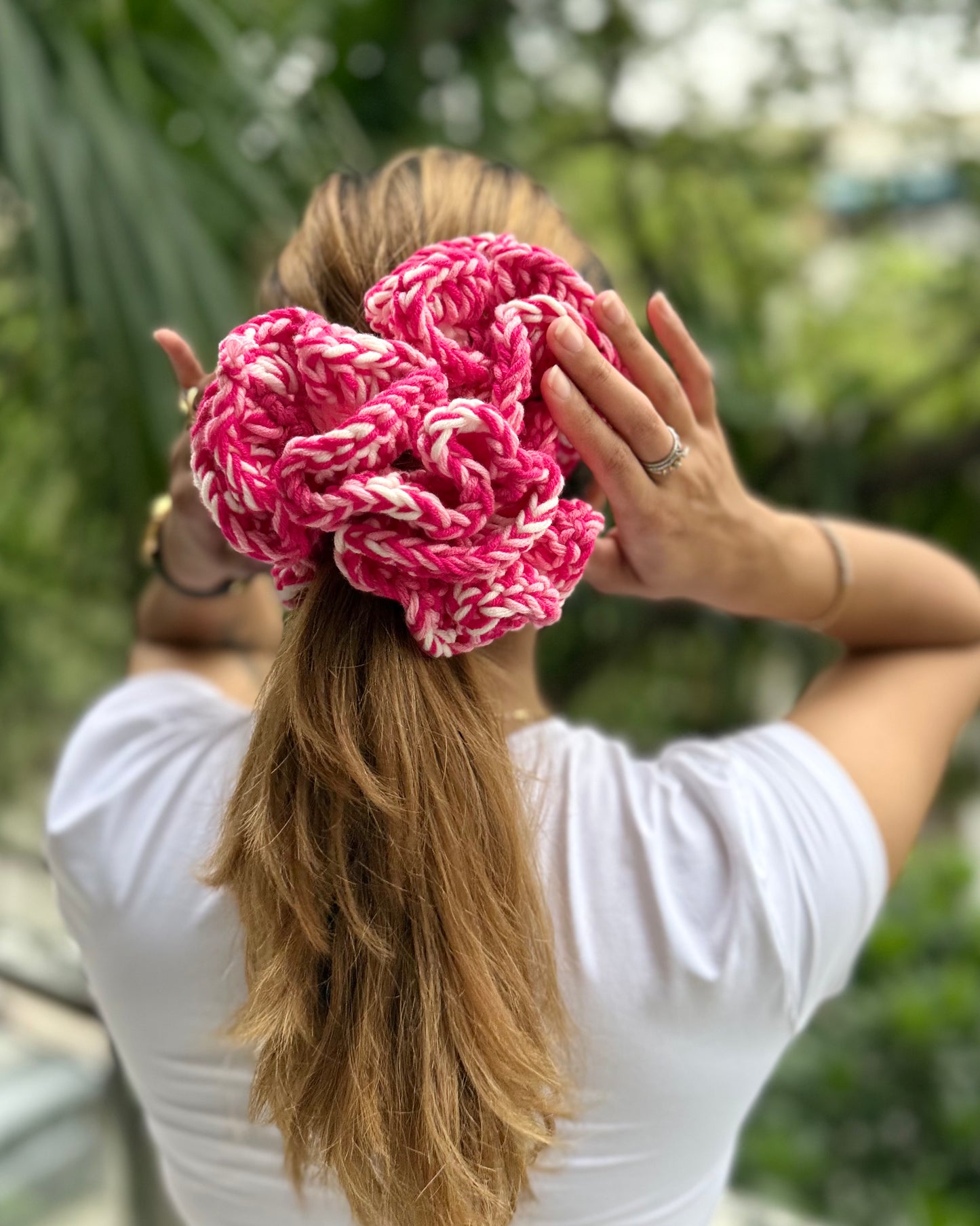 COSMO CROCHET SCRUNCHIE