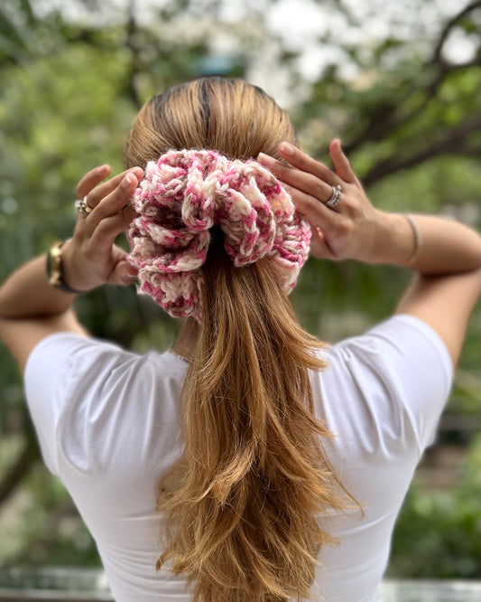 CAMELLIA CROCHET SCRUNCHIE