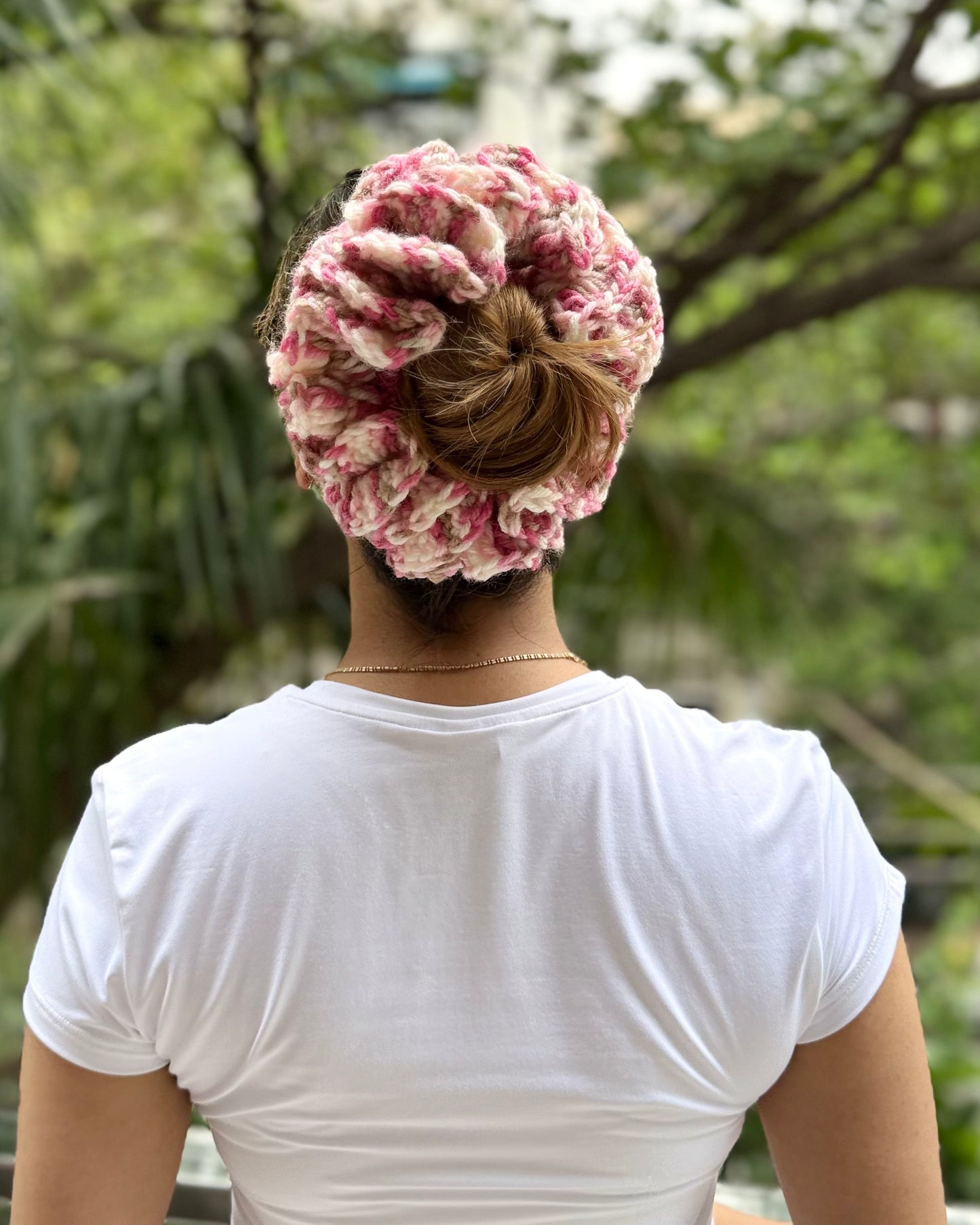 CAMELLIA CROCHET SCRUNCHIE