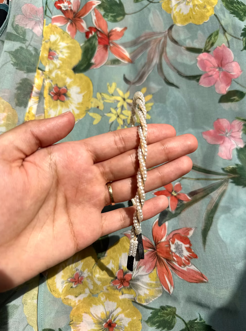 WHITE SPIRAL HEADBAND