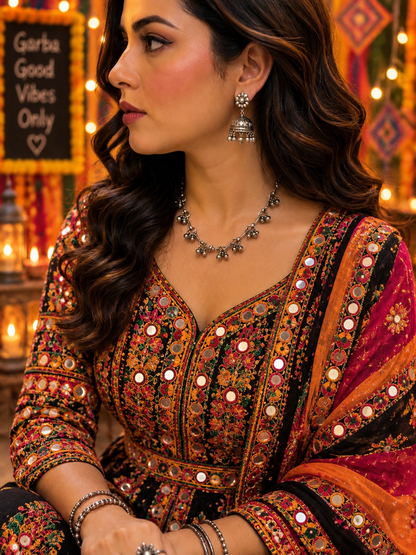 NOOR GHUNGROO NECKLACE