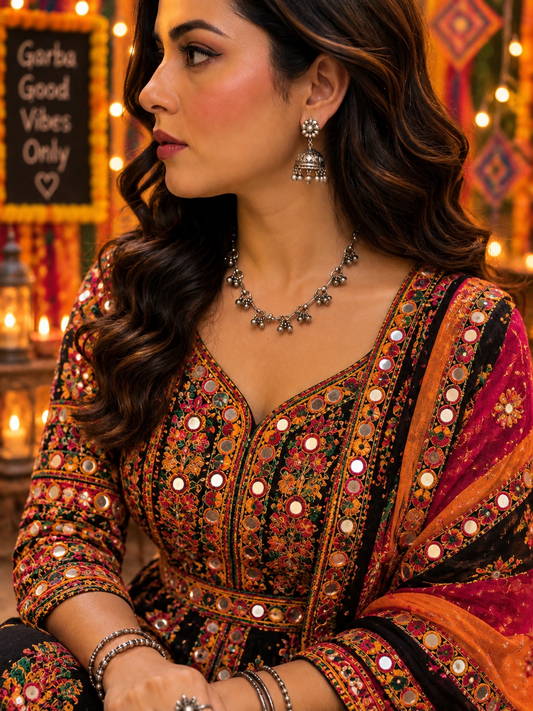 NOOR GHUNGROO NECKLACE