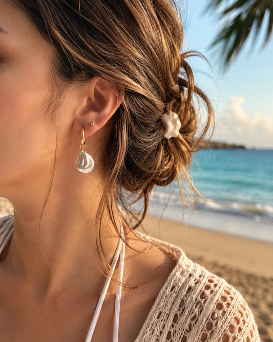 LOOP WHITE STONE EARRINGS