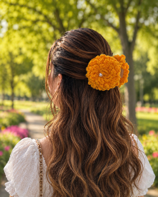 GENDA PHOOL HAIR CLAW