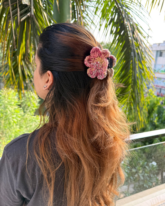 PINK DAISY HAIR CLAW