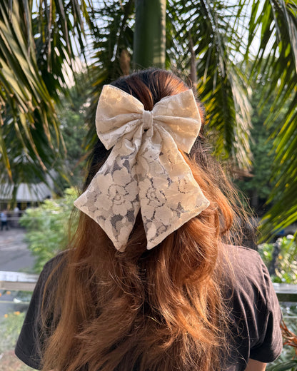 VANILLA CREAM PIGTAIL BOW