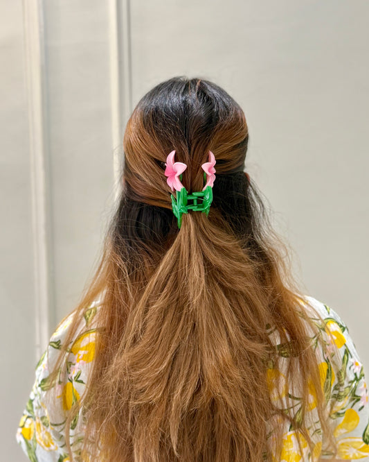 ROSY PETAL HAIR CLAW