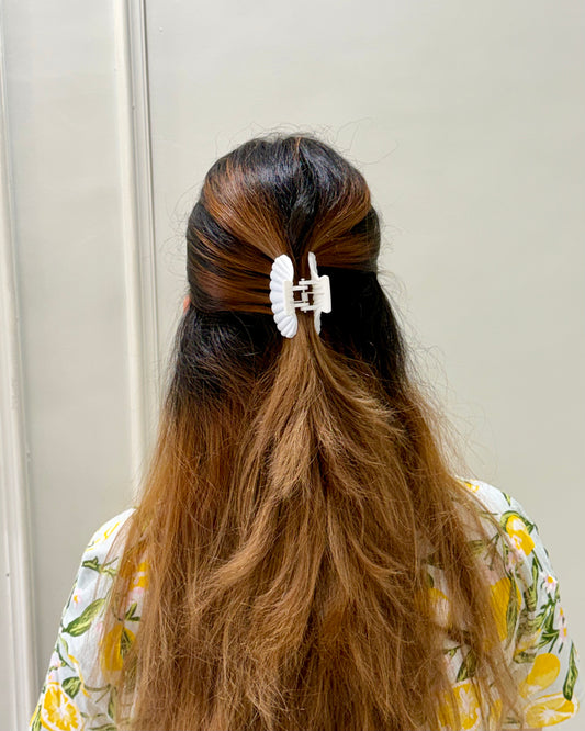PEARL TIDE SHELL HAIR CLAW