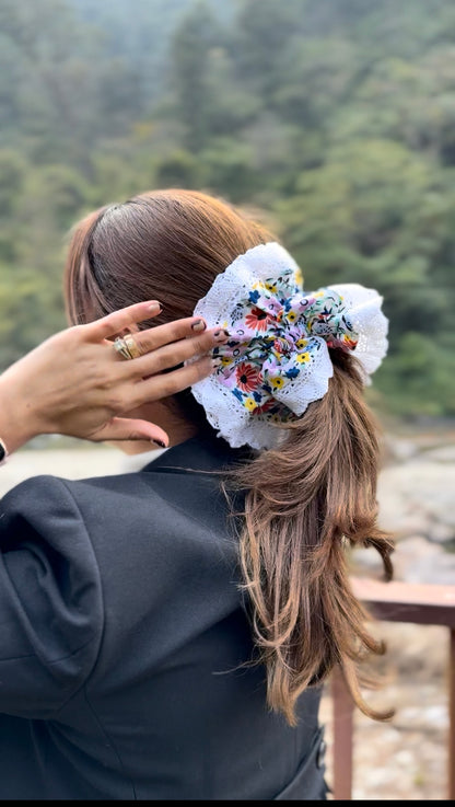 BELLFLOWER GIANT SCRUNCHIE