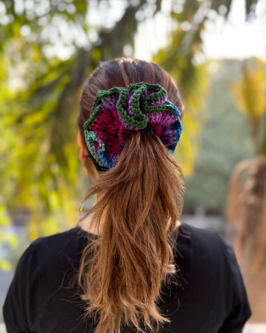 EUPHORBIA CROCHET SCRUNCHIE