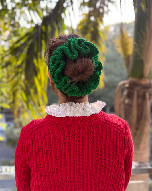 HELLEBORE CROCHET SCRUNCHIE