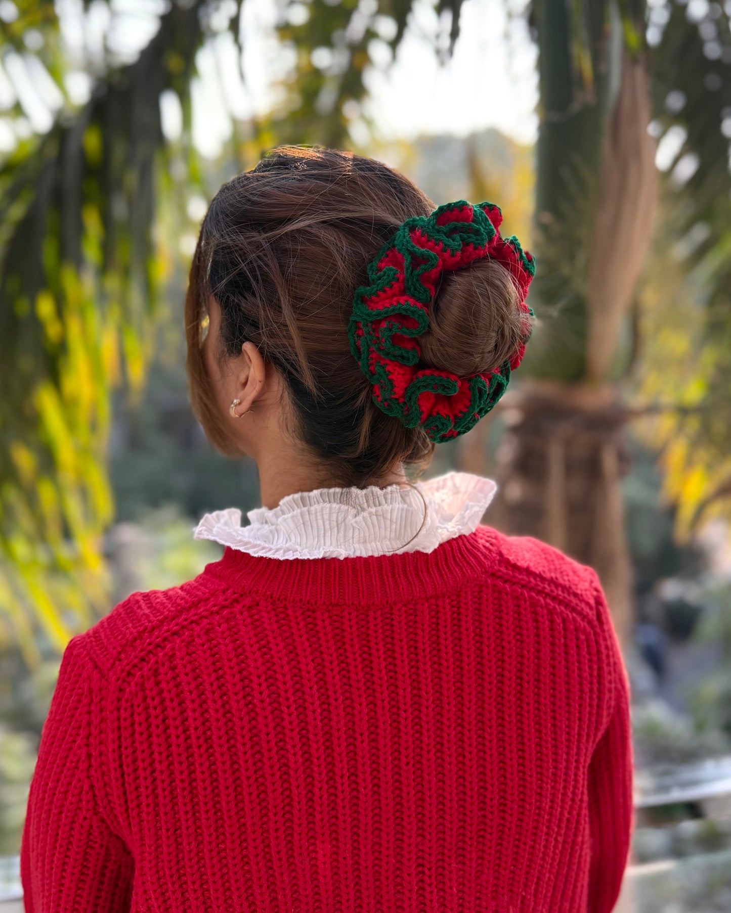 BAUBLES CROCHET SCRUNCHIE