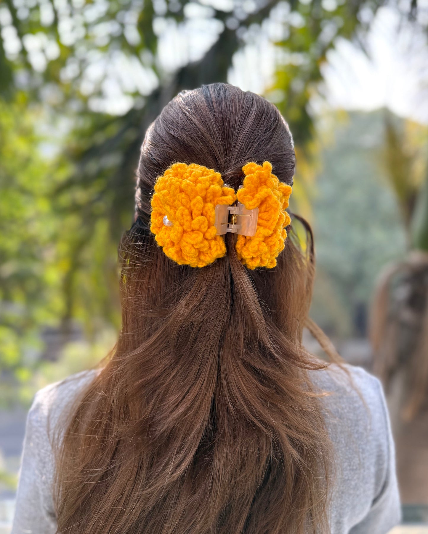GENDA PHOOL HAIR CLAW