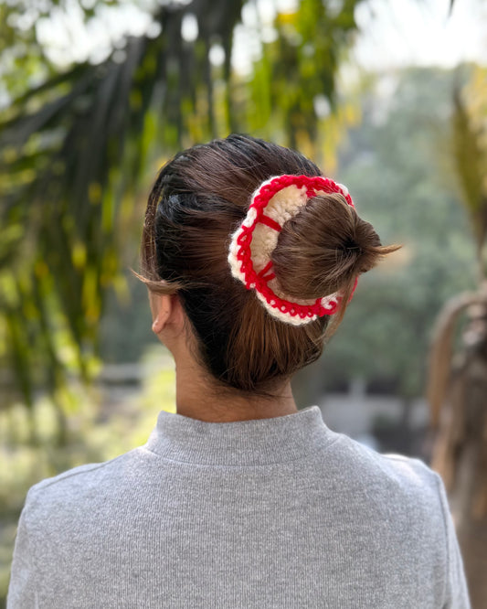 TUBEROSE CROCHET SCRUNCHIE