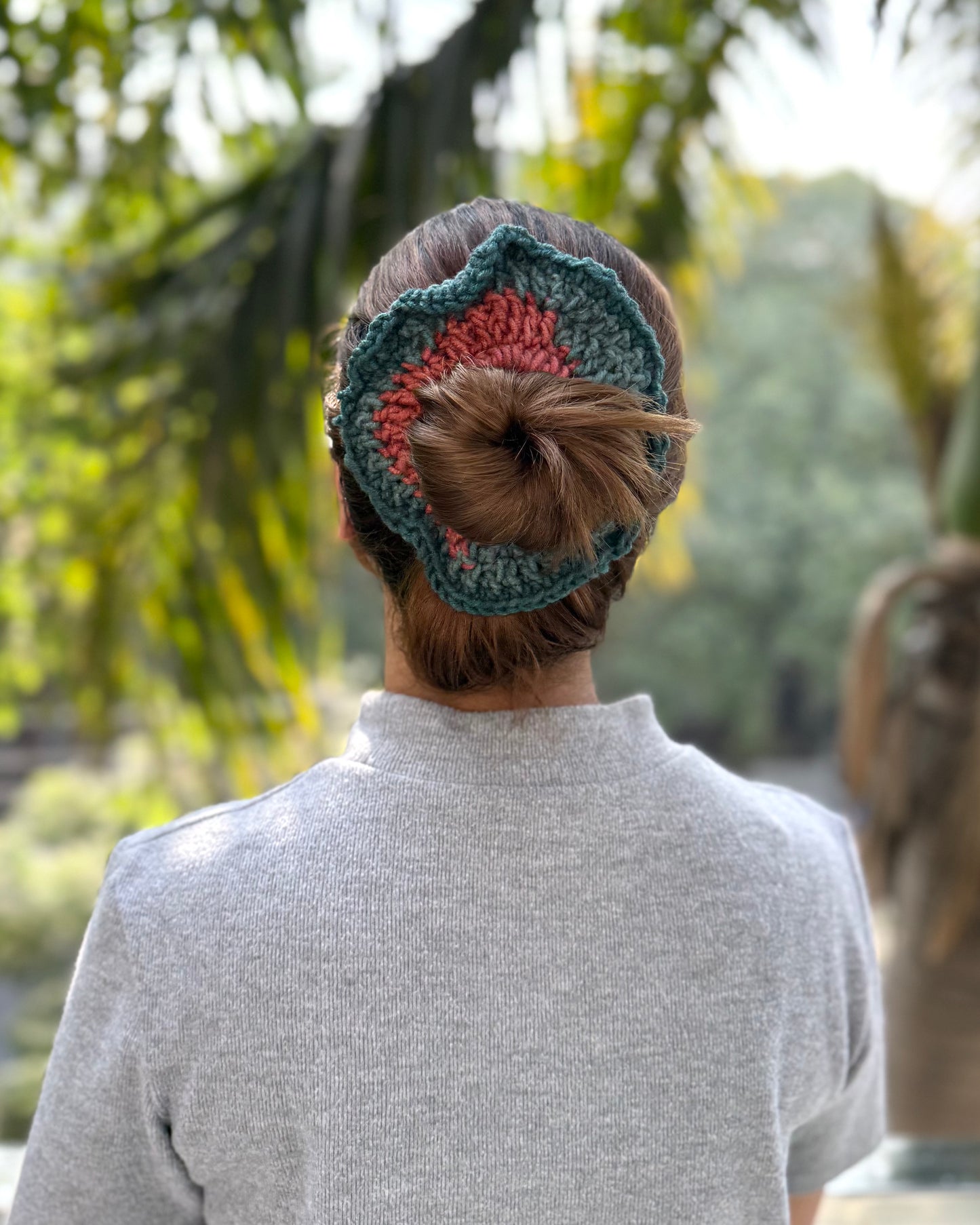 RANUNCULUS CROCHET SCRUNCHIE