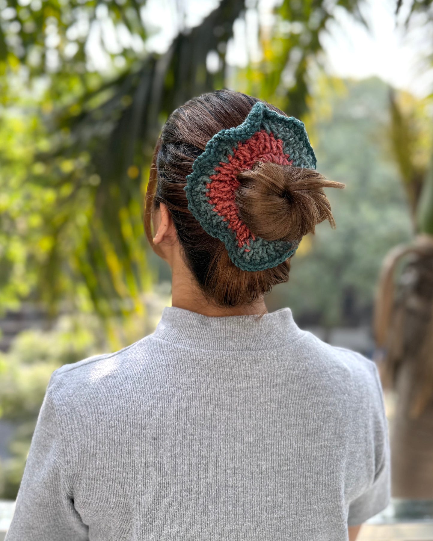 RANUNCULUS CROCHET SCRUNCHIE