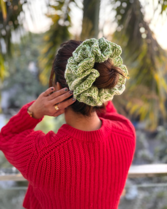 GREEN LILY CROCHET SCRUNCHIE