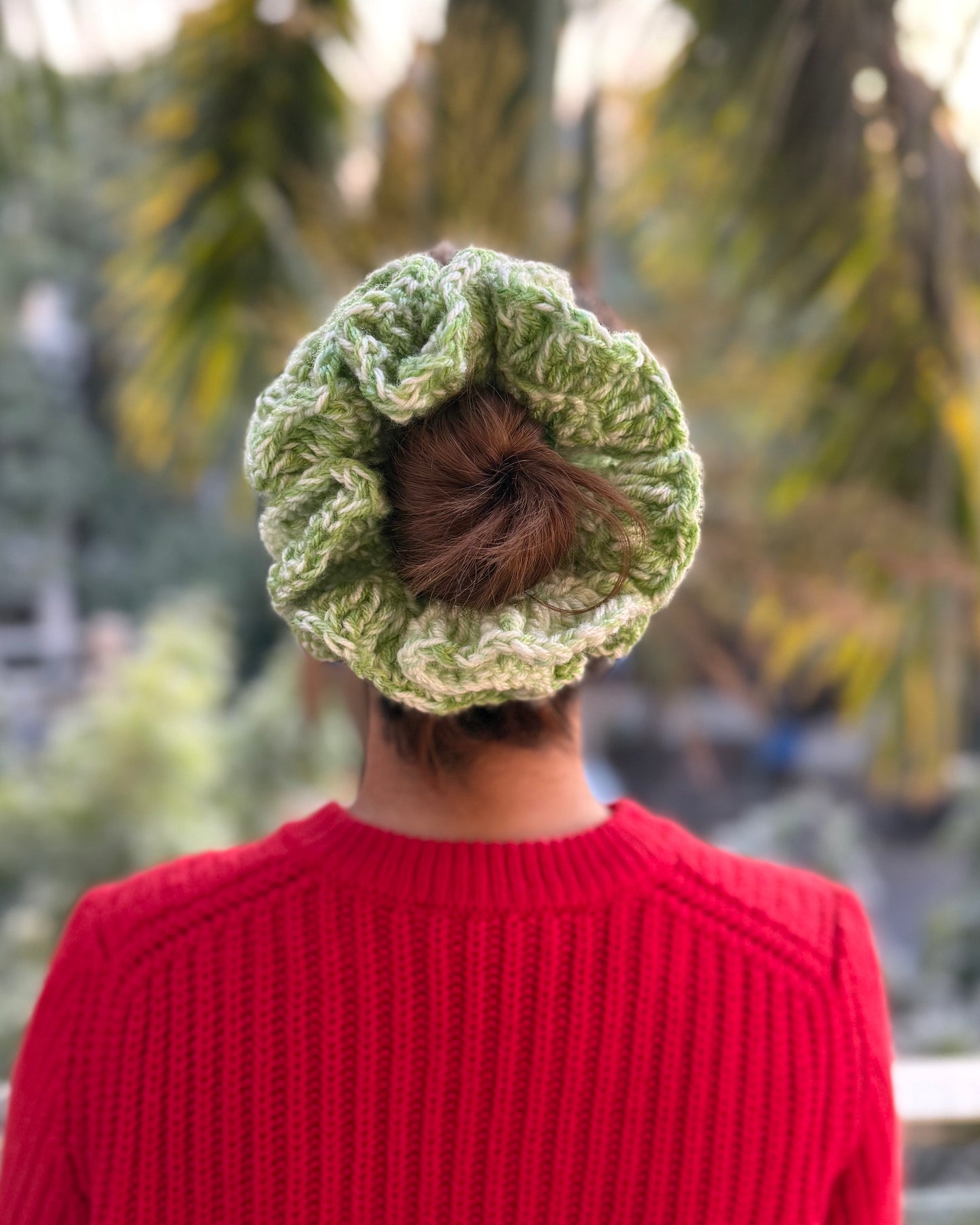 GREEN LILY CROCHET SCRUNCHIE