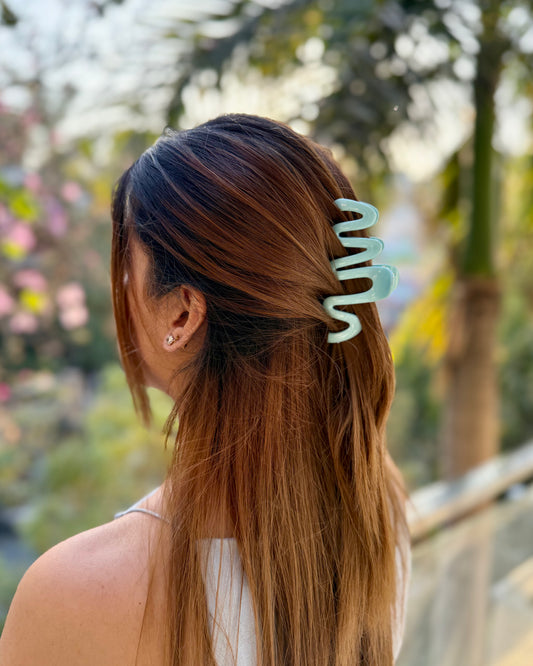 PEA BLUE HAIR CLAW